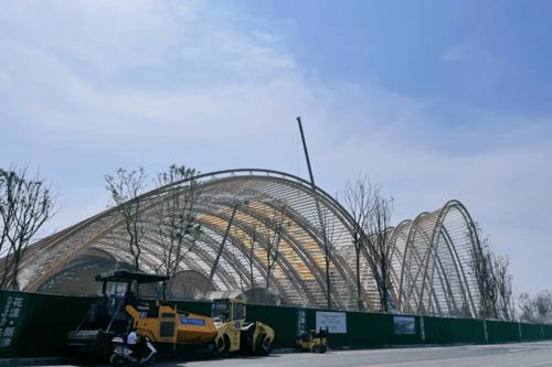 全球跨度最大木结构建筑之一在新津诞生 天府农博主展馆完成最后一吊